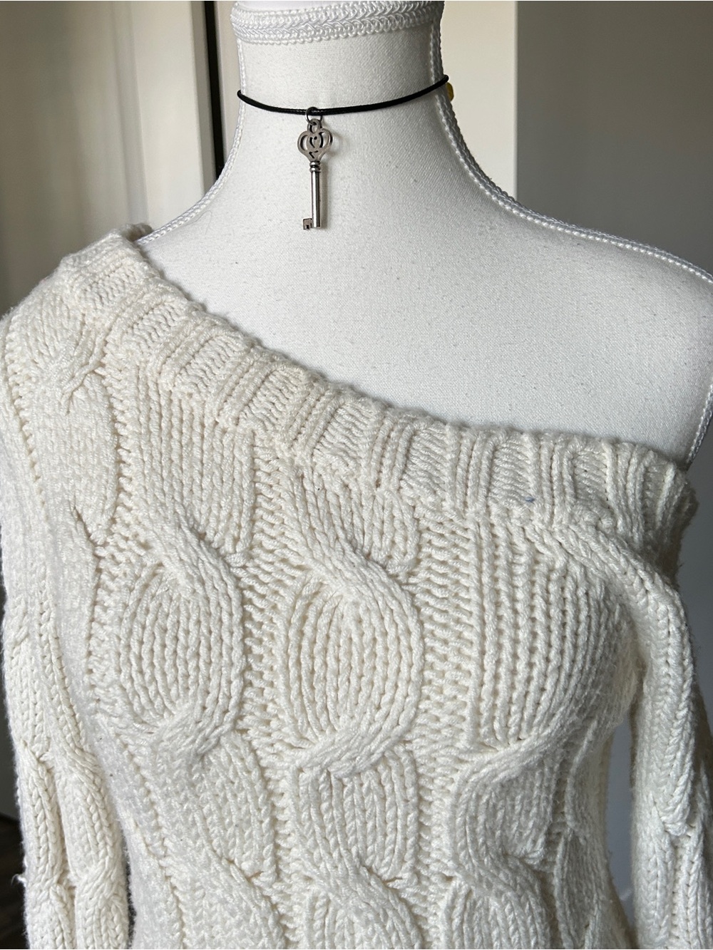 Y2K Coquette “Parasuco” Off White Chunky Cable Knit Off The Shoulder Sweater - Picture 2 of 5